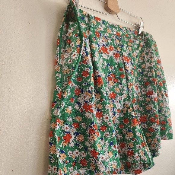 NWOT Shein Plus Curve Green Floral Flowy Shorts 1X - Picture 9 of 10